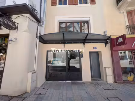 thonon- centre-ville- local de 96.99m² à 1896eur cc