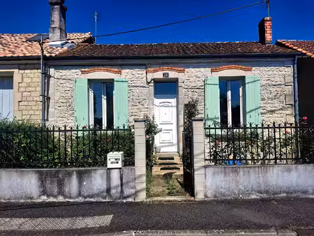 vente maison 3 pièces  50.00m²  saintes
