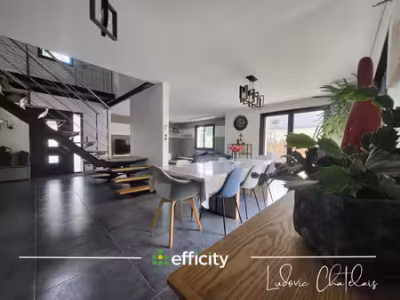maison 7 pièces - 202 m²