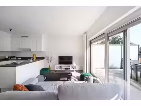 appartement met 2 slaapkamers  groot terras en garage