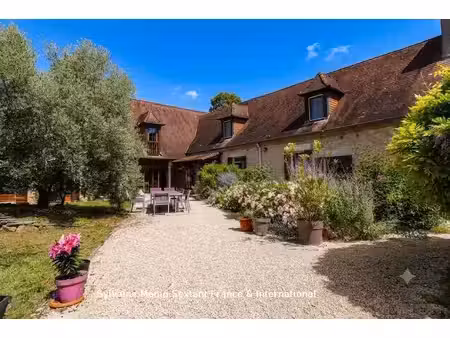 superbe domaine de caractère du xviiie siècle sur 4 hectares avec piscine  maison d'amis..