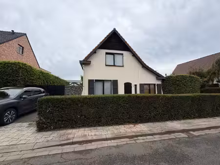 rustig gelegen woning met 3 slaapkamers en prachtige tuin