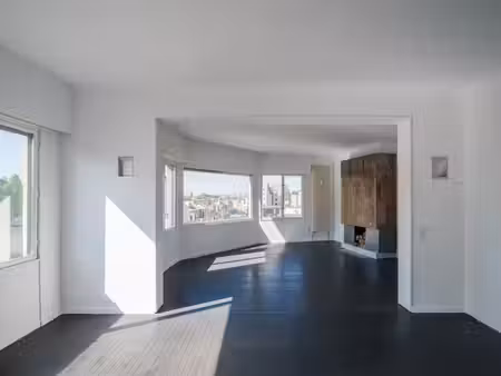 spacieus hoekappartement op gegeerde locatie