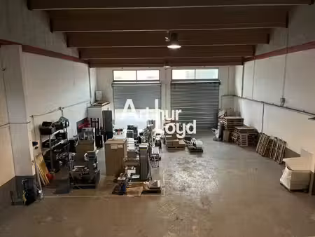 location local d’activités montauroux 83440 225m²