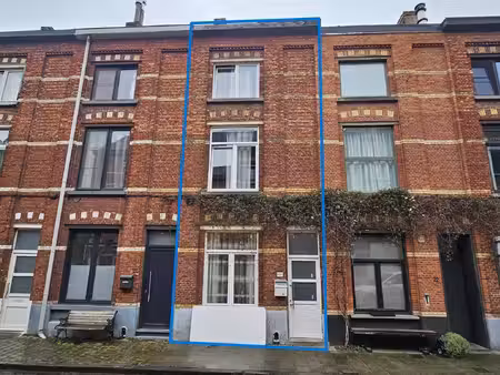 gerenoveerde rijwoning met 3 slaapkamers gelegen vlakbij het bruisende stadscentrum van ge