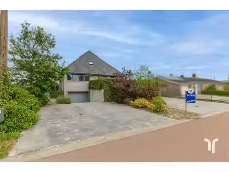 instapklare  open bebouwing met 4 slaapkamers en prachtig open uitzicht  gelegen op een in