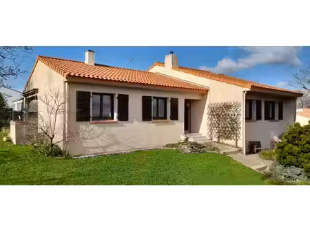 vente maison 6 pièces  128.00m²  la chaize