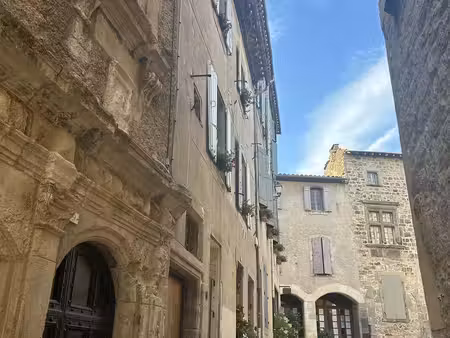 caunes-minervois — maison xviiie entièrement rénovée  en plein cœur du village