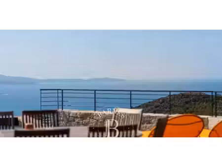 villa avec piscine en bord de mer ajaccio (2a)
