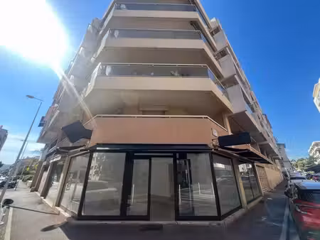 location commerce juan les pins 06160 71m²