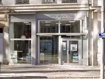 location commerce 135m²
