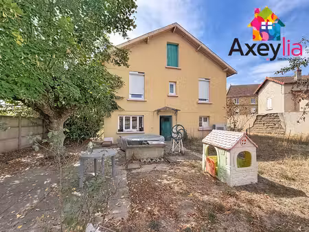 à vendre - pouilly-sous-charlieu - maison rénovée avec garage et terrain