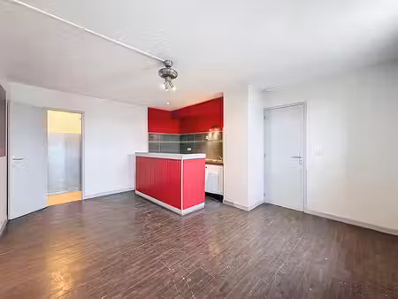 t2 45 m² au rez de chaussée avec aperçu mer à rénover