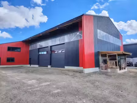 location locaux professionnels 127 m² à ploudaniel (29260)  900 €