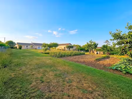 vaste plain pied familial avec grand jardin