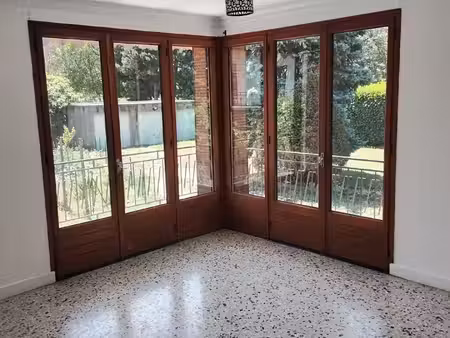 dans petite résidence  grand t4 de 93m2 avec garage double