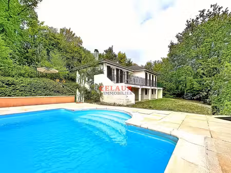 maison rénovée au calme avec piscine