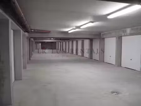 vente – garage fermé en sous-sol - illette