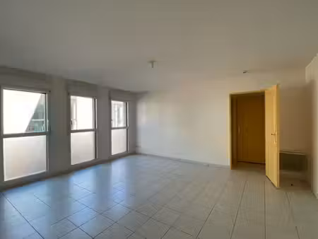 location appartement 2 pièces 57m² amiens 80000