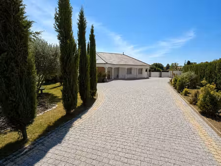 superbe villa + maison indépendante avec piscine