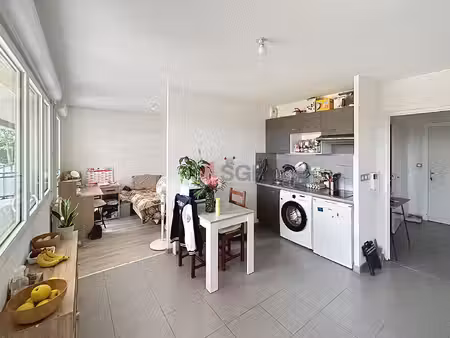 saint jean - appartement t1 bis avec parking en sous sol.