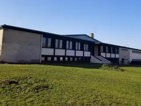 location local professionnel 216m² mondeville 14120