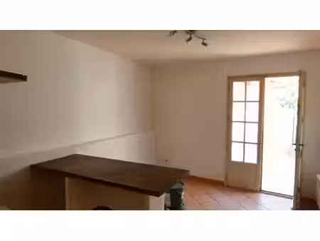 location appartement 2 pièces  32.00m²  la crau