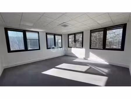 location bureaux 186m²