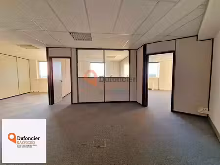 location bureaux chasseneuil-du-poitou 86360 129m²