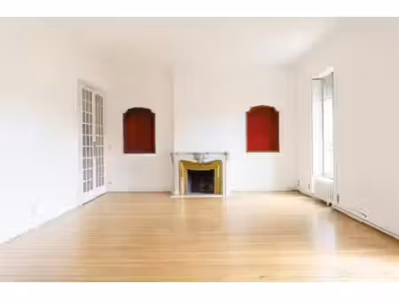 location local professionnel 132m²