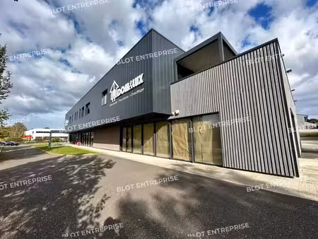 vente local d’activités corps nuds 35150 983m²