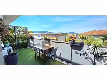 grand 2 pièces vue dégagée rocher