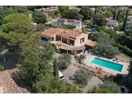 trans-en-provence - propriété d'environ 290 m² - 6 chambres +