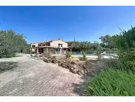 venez découvrir cette splendide maison individuelle située dan