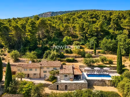 mas provençal d'exception du xixᵉ siècle sur 22 hectares avec vue panoramique jusqu'à la..