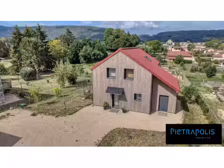 maison contemporaine de 2023 de 125 m2 sur son terrain de plus 3