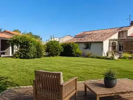 vente maison à chavagnes-en-paillers (85250) : à vendre / 140m² chavagnes-en-paillers