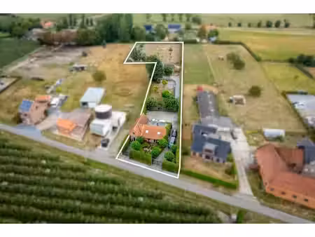 maison située au calme avec prairie d'environ 55 ares à her