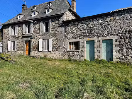 maison traditionnelle avec dépendances