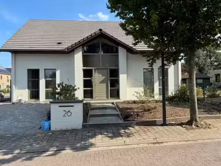 belle maison à 4 chambres dans un environnement calme