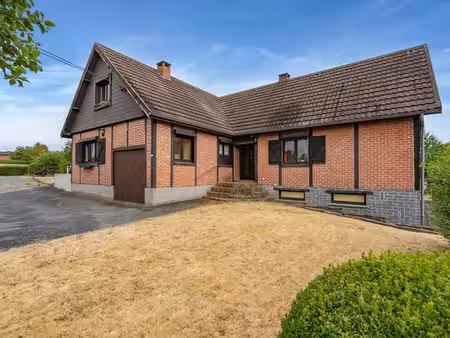 charmante villa 4 façades sur un terrain de 20 ares