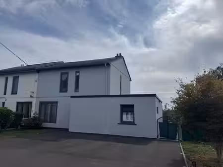 maison 3 façades – 2 chambres  bureau  piscine et jardin sud