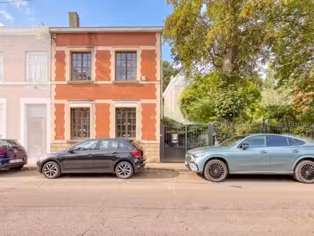 une maison d’habitation 3 façades a rénover avec jardin
