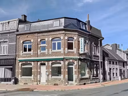 maison remise à neuf avec beau potentiel d’aménagement à vau