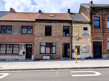 maison comprenant 3 logements