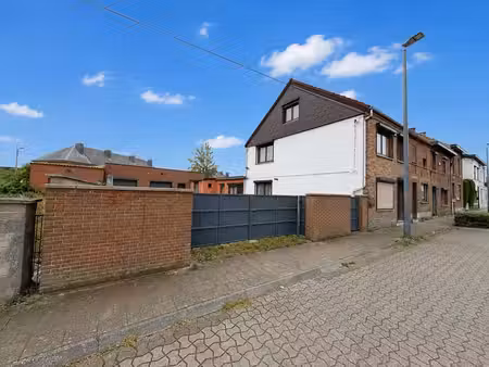 potentiel d'exploitation vaste parking et spacieux garages