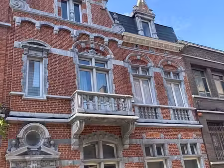 une des plus jolies maison de charleroi  très beau jardin !