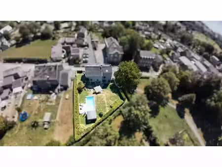 exceptionnelle maison en pierre du pays avec piscine.