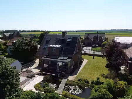 villa 4 chambres avec jardin clôturé et garage