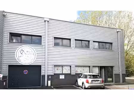proche de lille (59) - local d’activité de 320 m2 avec 13 places de parking privatives